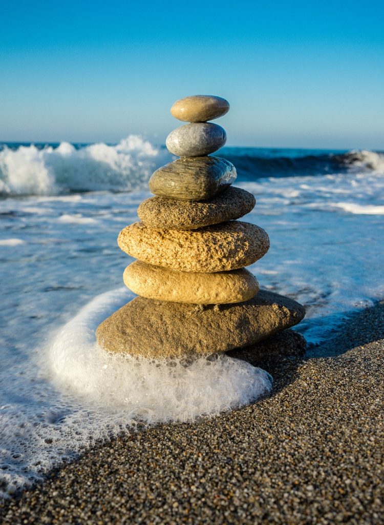 quiet, yoga, relaxation, sea foam, waves, stone, sterine tower, tower, cairn, nature, beach, sea, ocean, coast, riverbank, water, rock, stones, rock compensation, rock stacking, stone compensation, stack stone, stone stack, balance, soul, inner calm